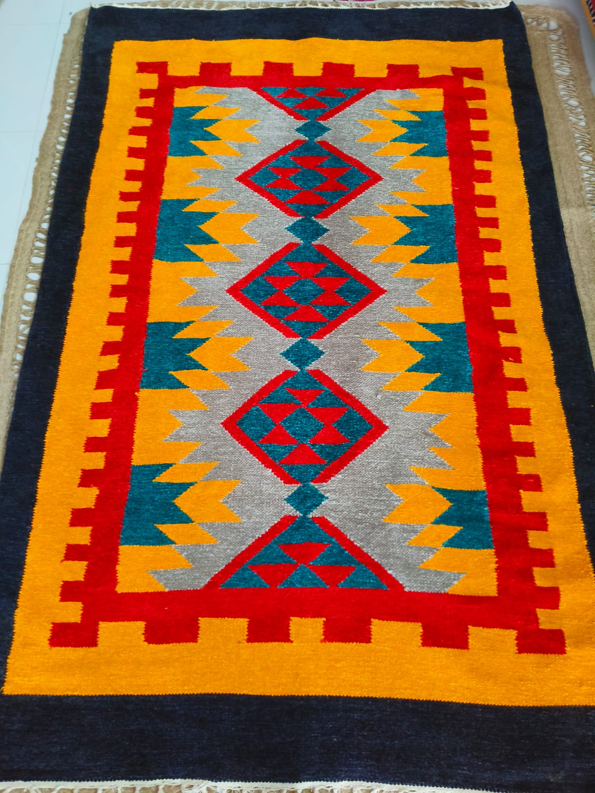 https://craft.teestafoundation.org//storage/photos/1/Products/4*6 Feet Flor Mat/FM-254604.jpg